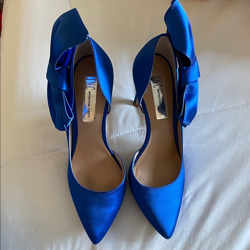 INC International Concepts Blue Satin Heels with Bow!
